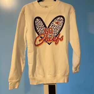Kansas City Chiefs, white crewneck sweatshirt never worn - size medium